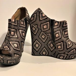 Qupid Wedge Heel Peep Toe Bootie Size 7